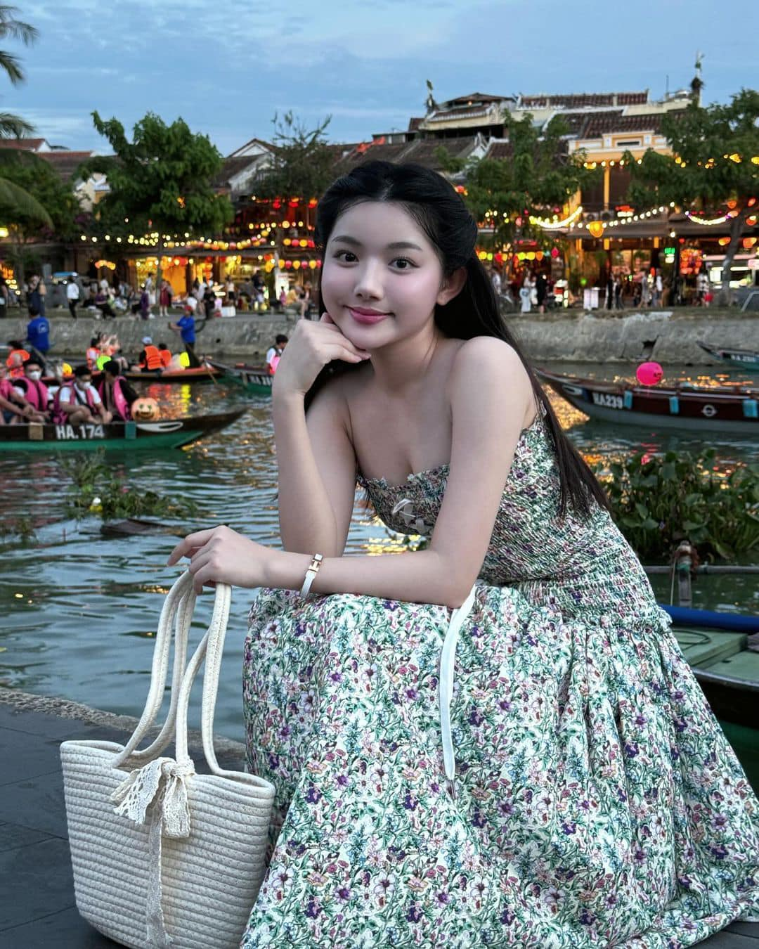 Admiring the Festive Tet Photos of Mukbang Hot Girl, Male Fans Can't Look Away 7 photo 1737285450628 17372854508251912956872