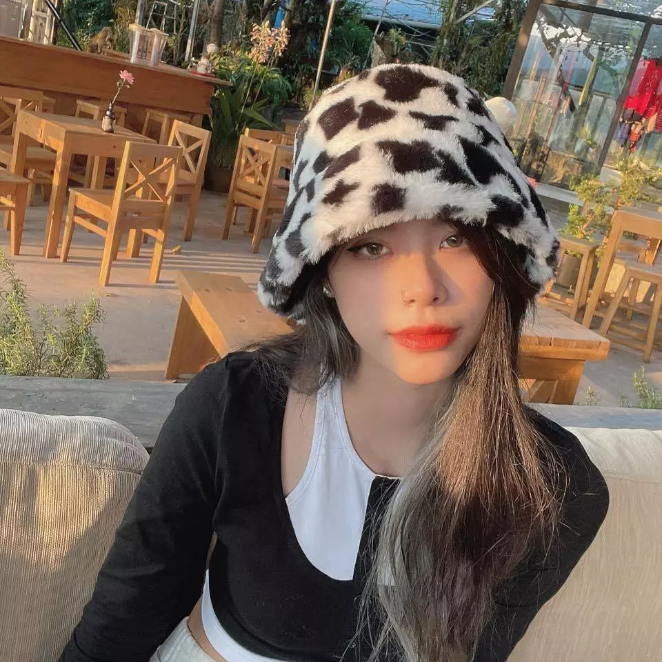 Witnessing MisThy's Kiss, Female Streamer Shocked and 'Clutching Her Head'! 3 photo 1737452528863 1737452531259594694020