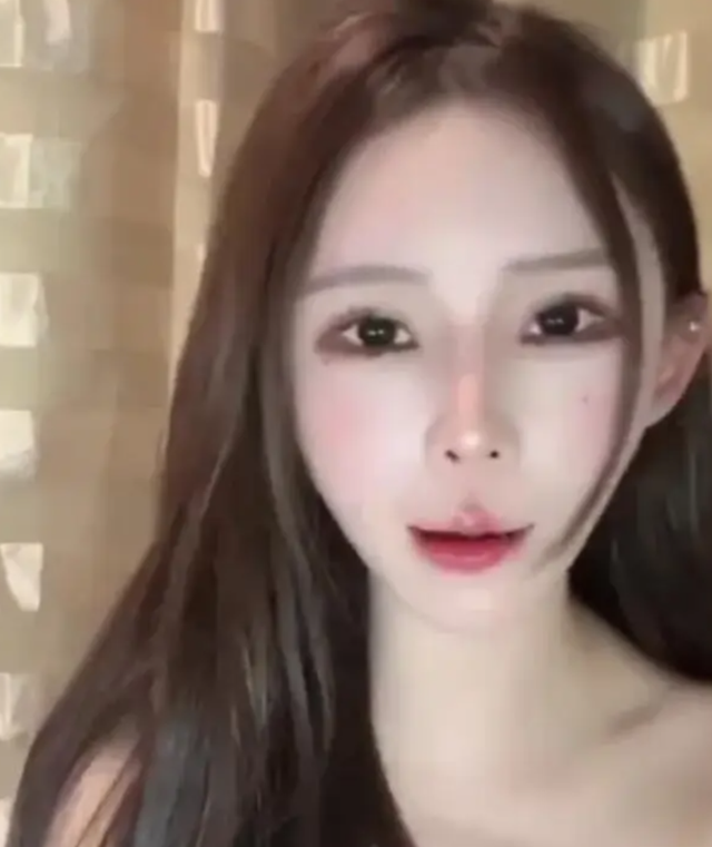 Beautiful streamer adored by thousands suddenly faces fan backlash for "unacceptable" actions during livestream 2 screenshot 2025 01 11 135932 17365788048401412686673