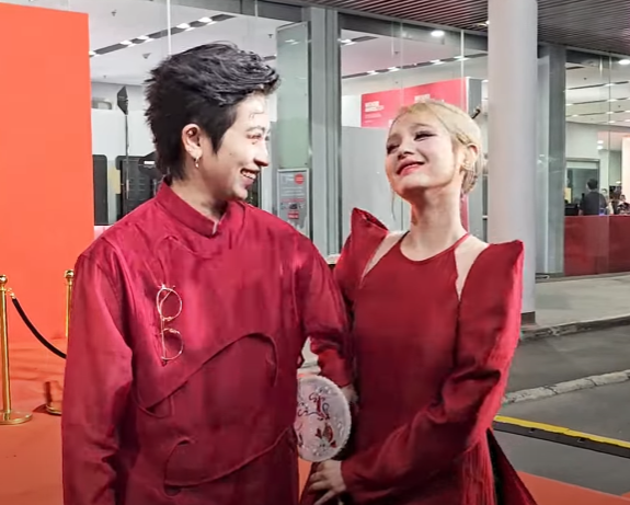 Xoài Non and New Partner Announce Plans for 'Happy News' on the Red Carpet at WeChoice Awards 2024 5 screenshot 2025 01 13 110736 17367430707641327586082