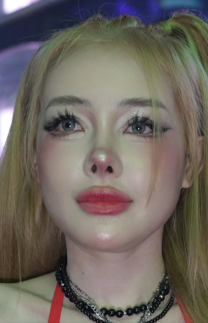Ngân 98 Freezes in Shock at Male Fan's "Inappropriate" Action in Public 5 screenshot 2025 01 20 145345 1737361062314996191525