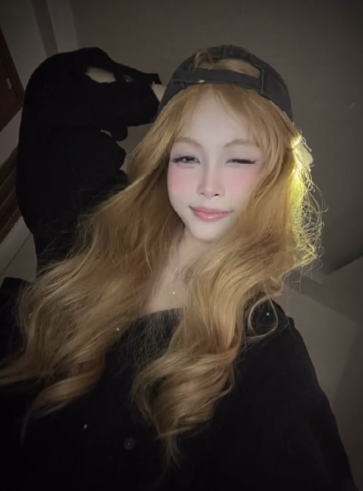 Beautiful Gold Rank Girl Seeks 'Carry', Gamers Excited 3 screenshot 2025 01 25 095557 1737773772859541371700