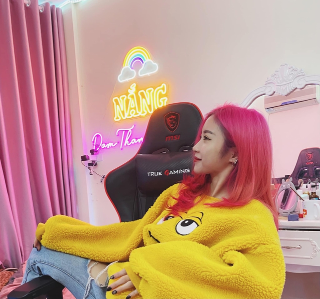 A Series of Moments Capturing the Essence of a "Muse": Streamer Nắng Doesn't Recognize Herself 8 1354992721066553907197432107740033619893553n 1740728222582251198936