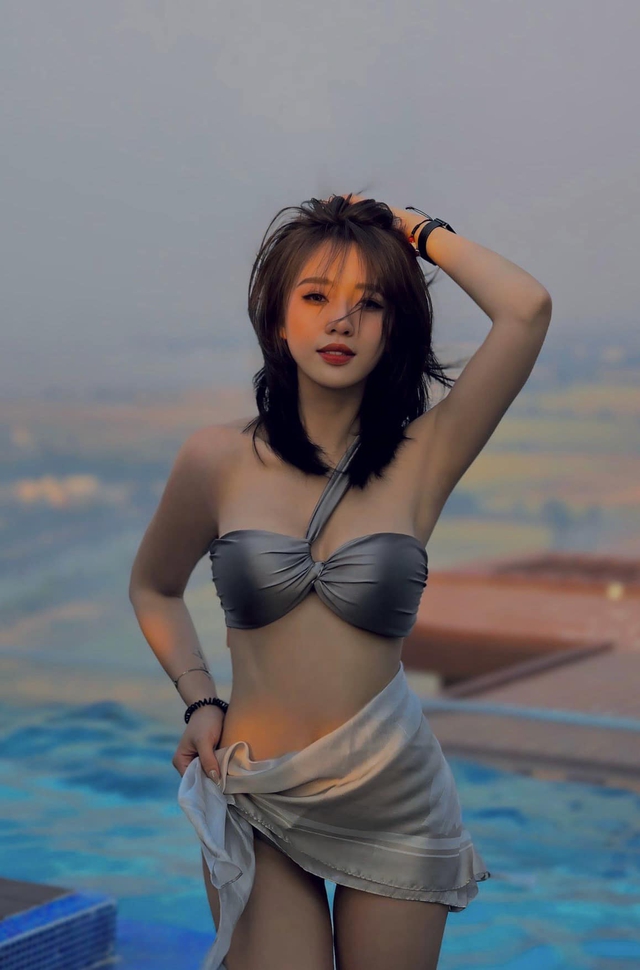 The Dreamy Curves of a 90s Female Gamer: Beauty Elevated After 14 Years of Fame 5 448725283266639164798737316939369029721001282n 1740452961005694878542
