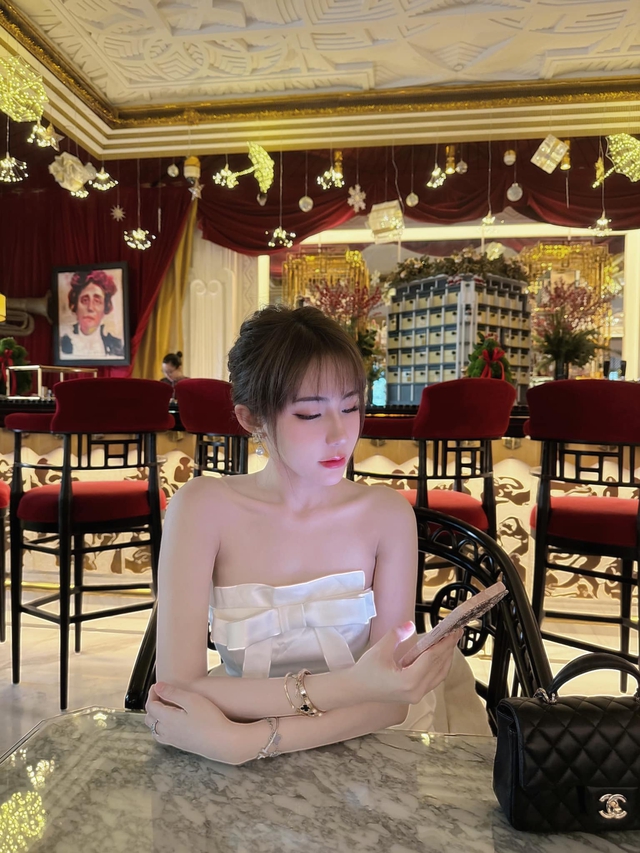 Admiring the Real-Life Photos of the Famous Female Billiards Player, Stunning Appearance Leaves Viewers in Awe 6 47089155123788726724581969041339033441139492n 1740298714476707080945