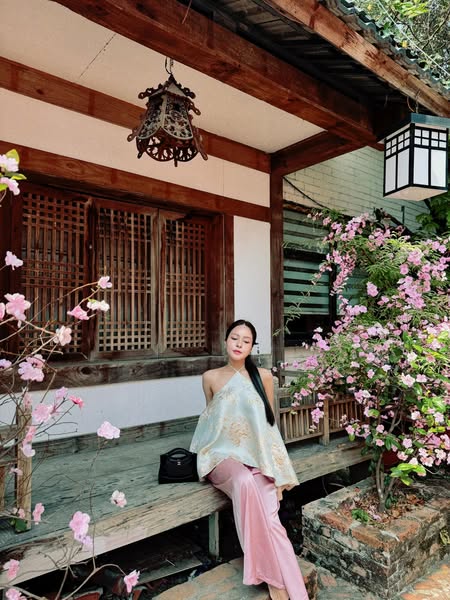 Hot Girl Trâm Anh Makes a Statement Despite Similar Outfit to Mai Dora 4 47502541627581463377252083947155533727511300n 17388119254321726232001