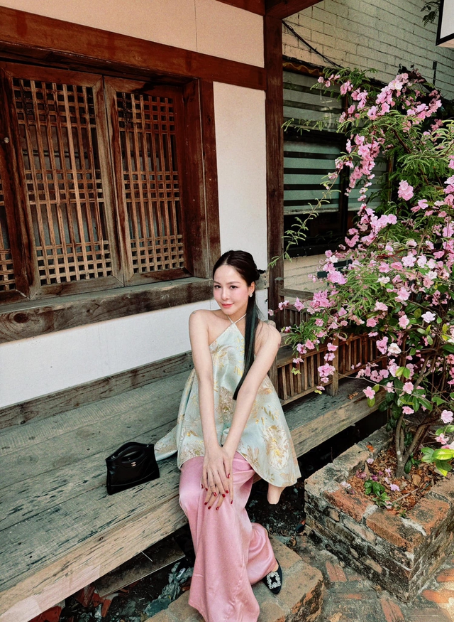 Hot Girl Trâm Anh Makes a Statement Despite Similar Outfit to Mai Dora 2 47515516127581463877252033466870568576893169n 17388119253571187586281