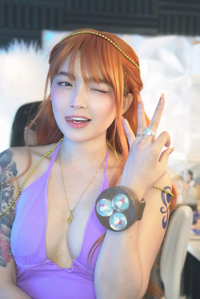 Stunning Hot Girl Showcases Nami Cosplay, Flawless and Alluring 2 47770330711995768381990283249905846962185669n 17396050278011418637554