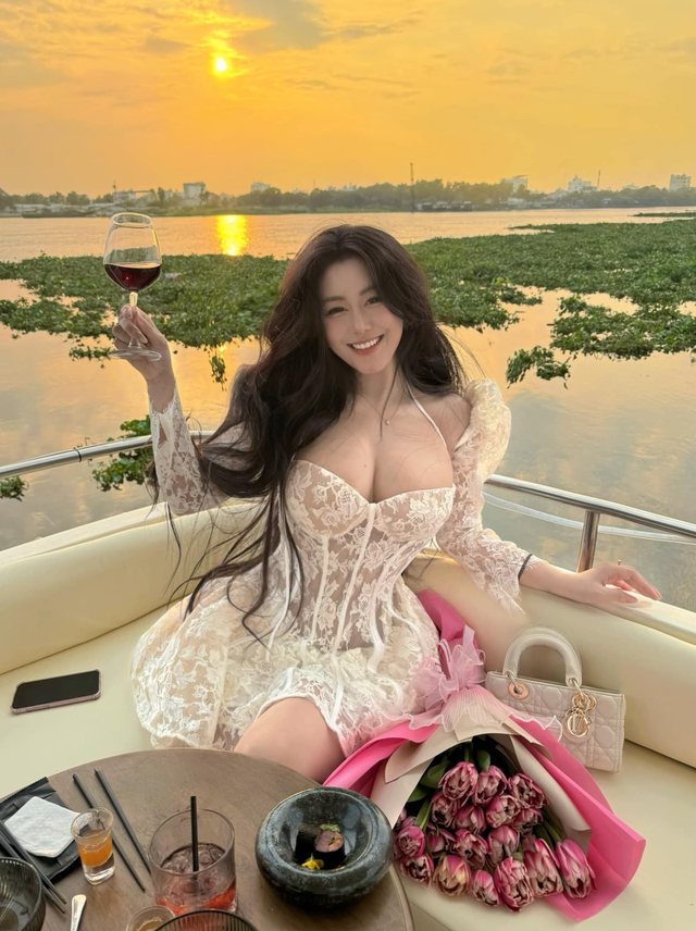 Striking a Pose on a Yacht, 2001 Hot Girl Shows Off Her Stunning and Alluring Figure 3 48052709138892941713194112593907802699525053n 17396722927631508033289