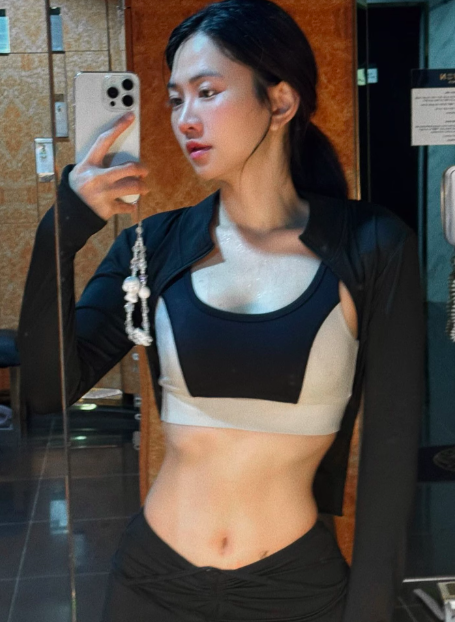Lê Bống Returns to Her Old Habits, Confidently Showcases Her Figure After Her Transformation Journey 8 anh chup man hinh 2025 02 16 luc 124336 1739686143948103965225