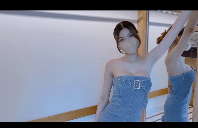 Changing Clothes Live on Stream, Sultry YouTuber Faces Backlash, Follows Surge Rapidly 4 e99f93e59c8be6ada3e5a6b9slenn seoahe6919fhie8a399lookbooke4b88be58d8860234 1738918340321 17389183414791049460885