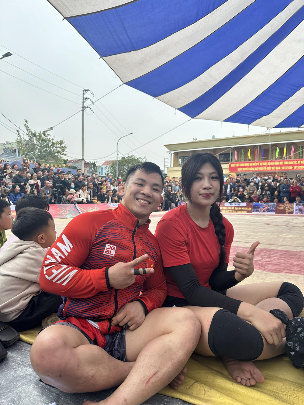 Wrestling with a Beautiful Hot Girl, Male Opponent Reveals Unforgettable Experience 7 photo 1738982982565 1738982982714367408673