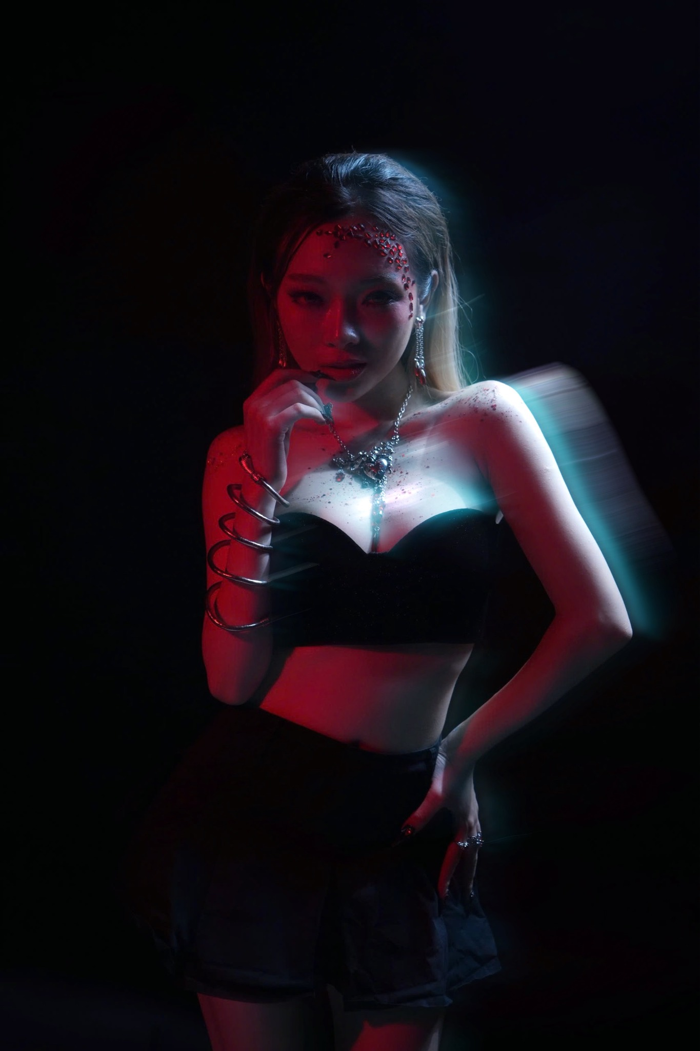 Sexy female streamer creates her own music album, impressive interface 5 photo 1739435672558 17394356727152004604996