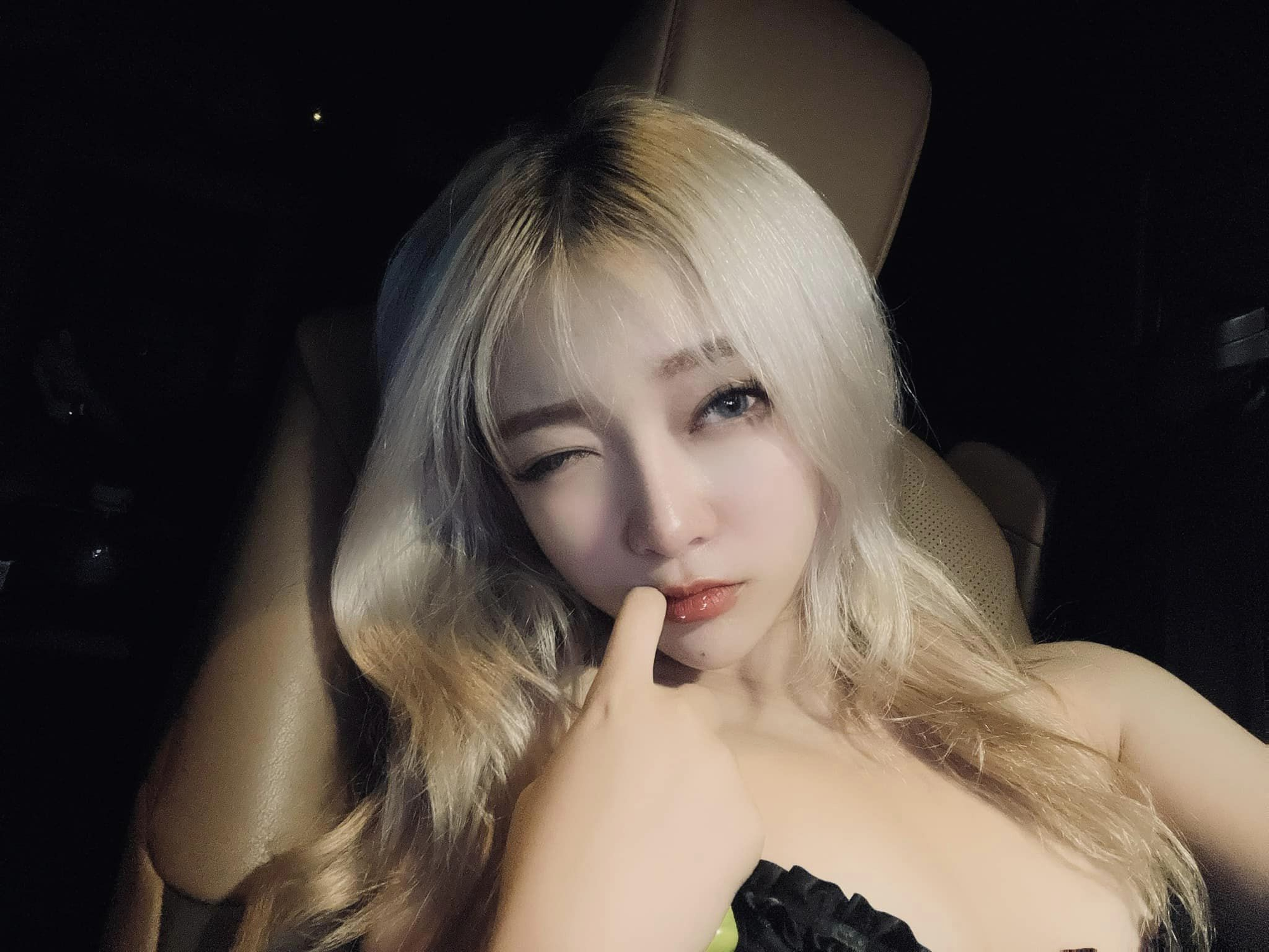 Sexy female streamer creates her own music album, impressive interface 8 photo 1739435829184 1739435829437206563677