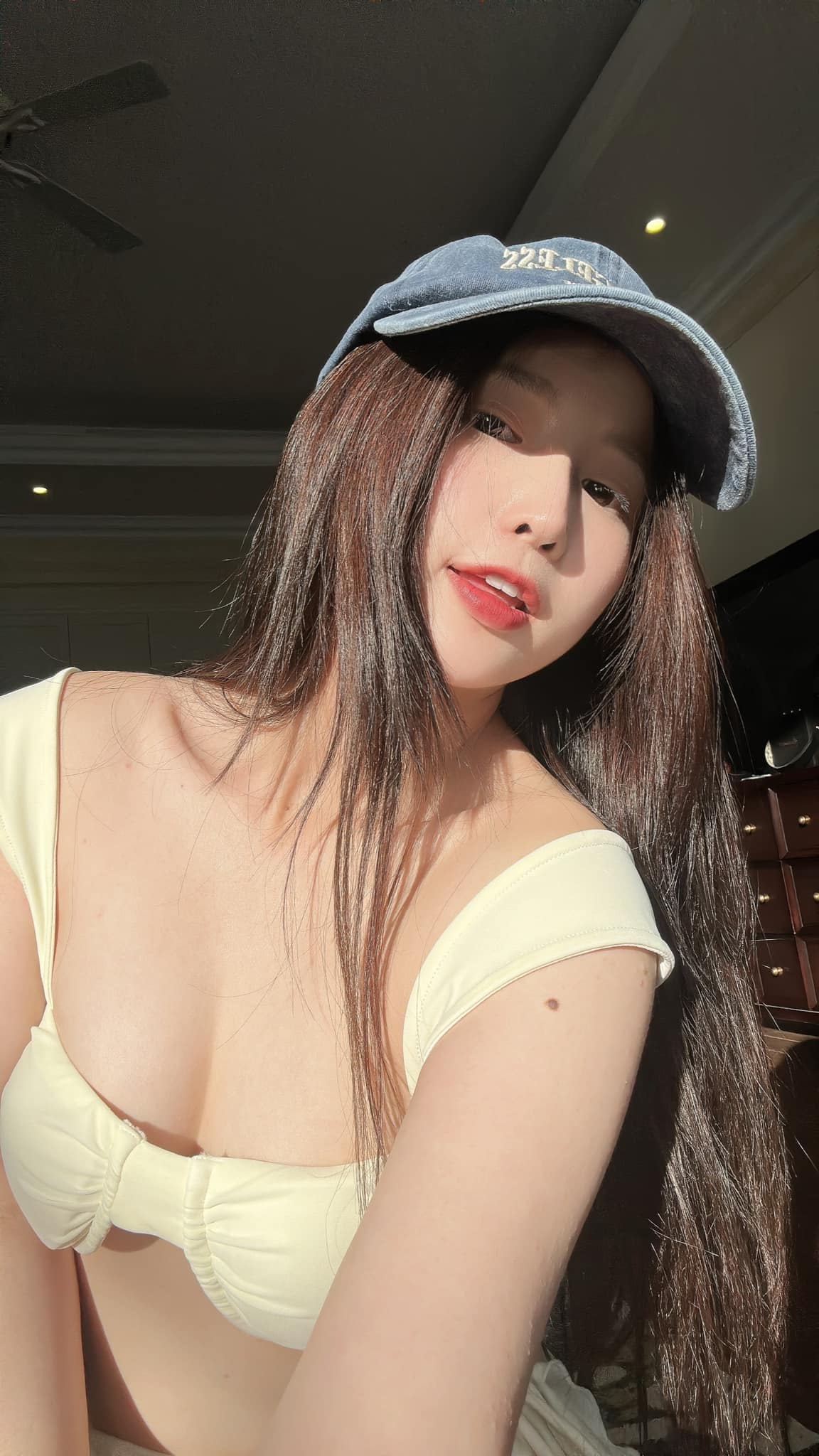 Gaming Hot Girl Shows Off a Series of Sexy Photos But Still Worries in Front of One Person 6 photo 1739504808103 1739504808299550156261