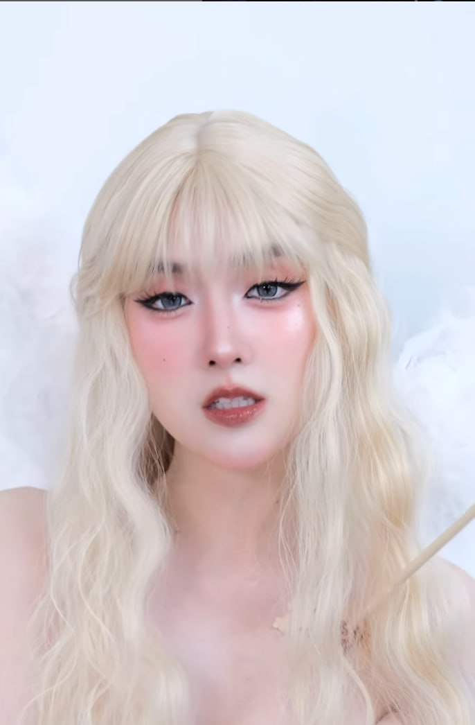 Transforming into an Angel on Valentine’s Day, Female Streamer Goes Big with Provocative Photoshoot 3 photo 1739525454587 1739525454795299693691