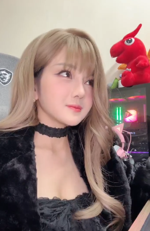 First-Generation Female Streamer Makes a Comeback, Still Stunning Enough to Leave Newcomers in the Dust 4 screenshot 2025 02 05 162101 17387473361201604019636