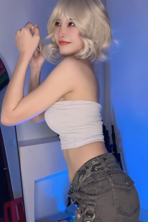 After the Stunning Transformation of the Secretary, the Streamer Again Leaves Fans in Awe with Her Sultry Dance Moves 4 screenshot 2025 02 10 094111 1739156338916413115379