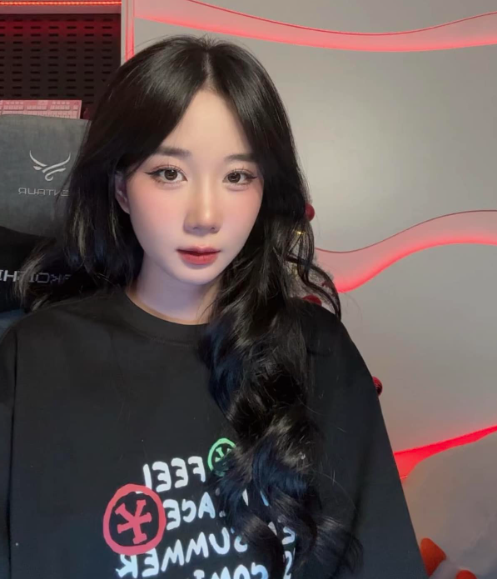 Beautiful female streamer confirms "reaching out to the vast sea", concerned about negative comments 5 screenshot 2025 02 10 105837 1739159927465960398336