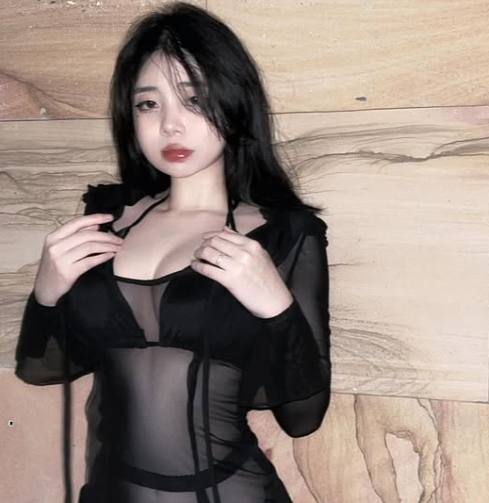 Rising Hot Girl Threads in Sexy Outfits, Flaunting an Extremely Attractive Appearance That Captivates Viewers 5 screenshot 2025 02 13 135610 1739429810650944472963