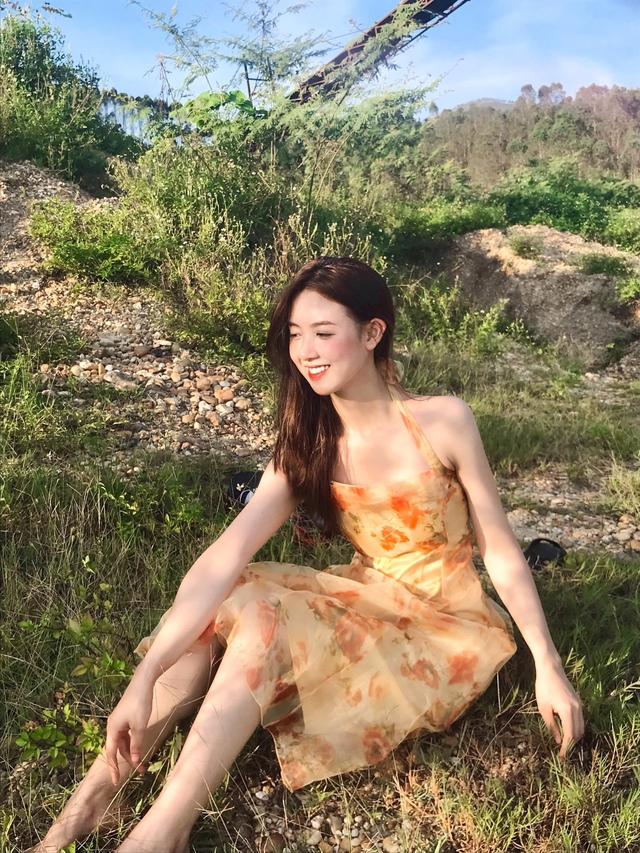 Admiring the Everyday Photos That Make Viewers Feel "Fluttery" from Banh Trang Hot Girl 3 She rose to fame with videos revolving around interesting and humorous life diaries.