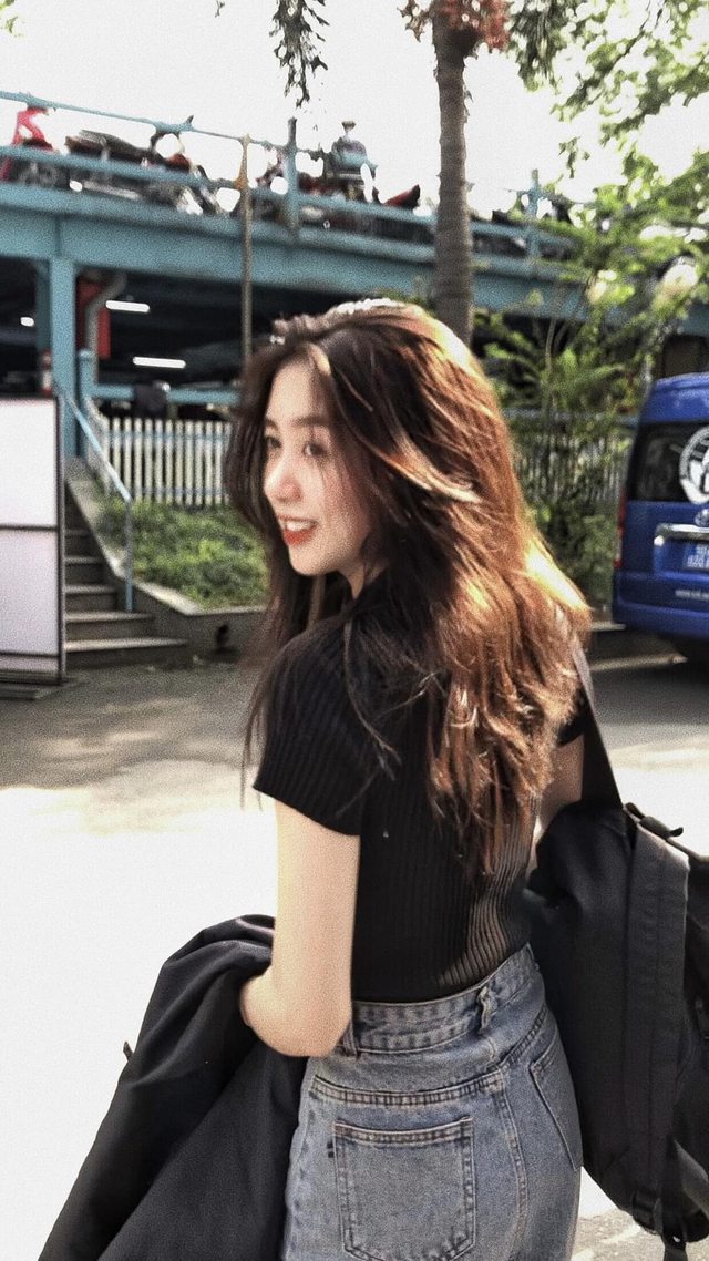 Admiring the Everyday Photos That Make Viewers Feel "Fluttery" from Banh Trang Hot Girl 2 My Duyen is a hot TikToker with half a million followers.