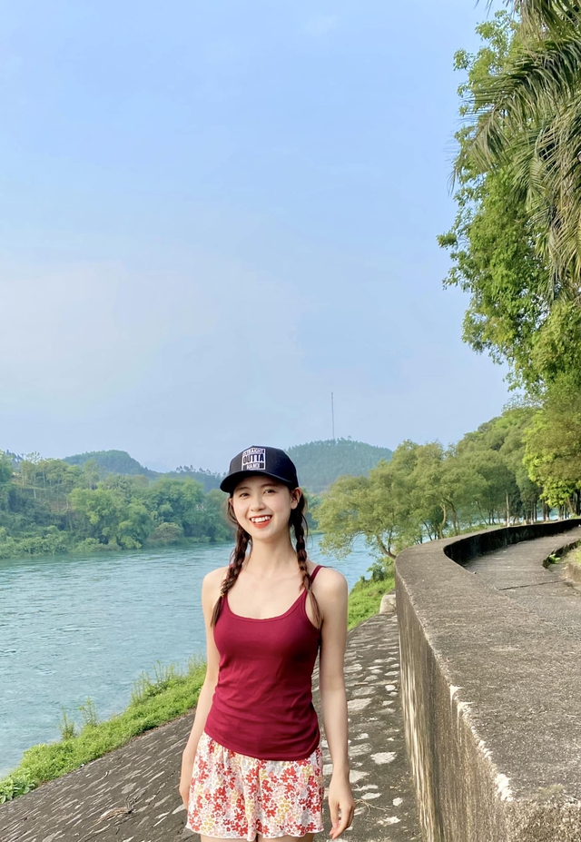 Admiring the Everyday Photos That Make Viewers Feel "Fluttery" from Banh Trang Hot Girl 8 47691445317895169884969222754986333653122384n 1741081480120270849046