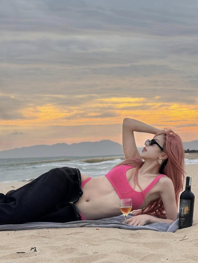 Beautiful Sister Trang Phap Joins the Bikini Race, Hotter Than the Weather 1 48074665111793448535633254495824298342440176n 17420112626921457542785