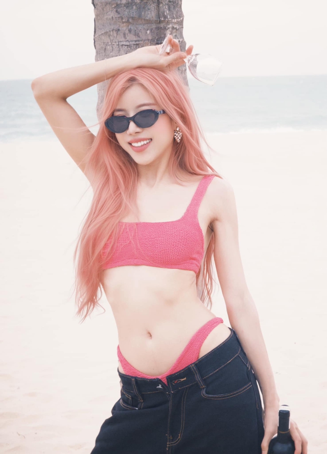 Beautiful Sister Trang Phap Joins the Bikini Race, Hotter Than the Weather 3 48101021111793447502300028283105866507125835n 1742011262769791200131