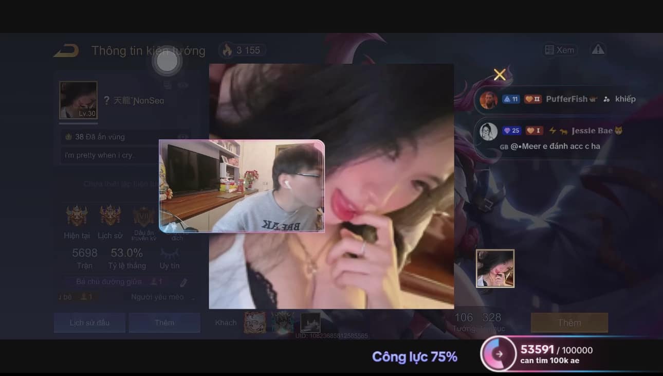 Encounter with a Stunning Female Gamer Leaves Male Streamer Spellbound - Image 2.