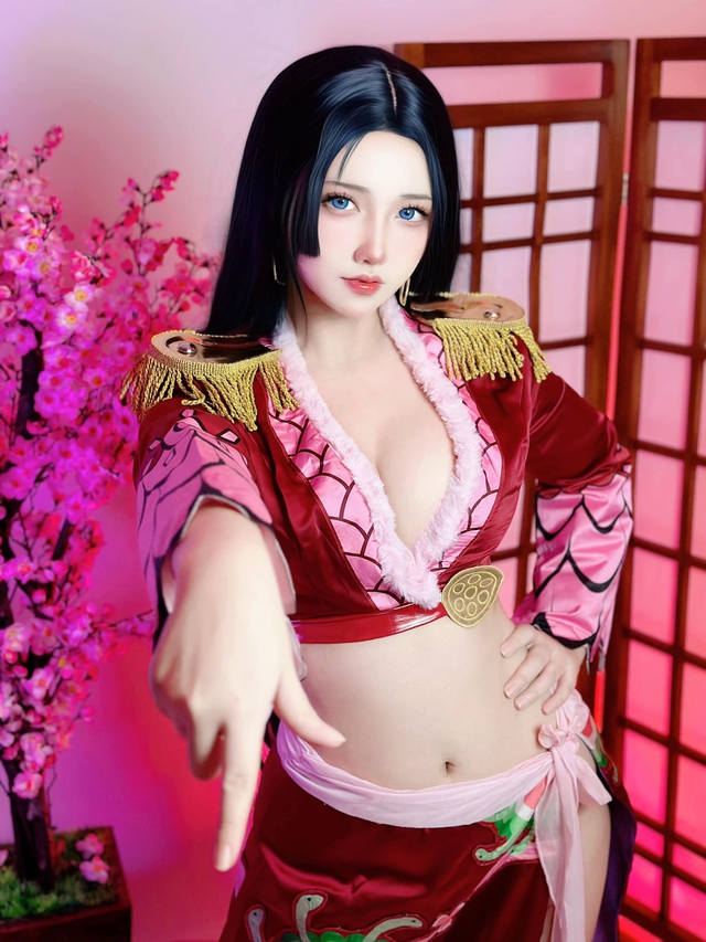 Beautiful Girl Makes One Piece Fans Swoon with Her Stunning "Double" Cosplay 5 48108125011964543558197316293200466318579705n 1741147356078963212343