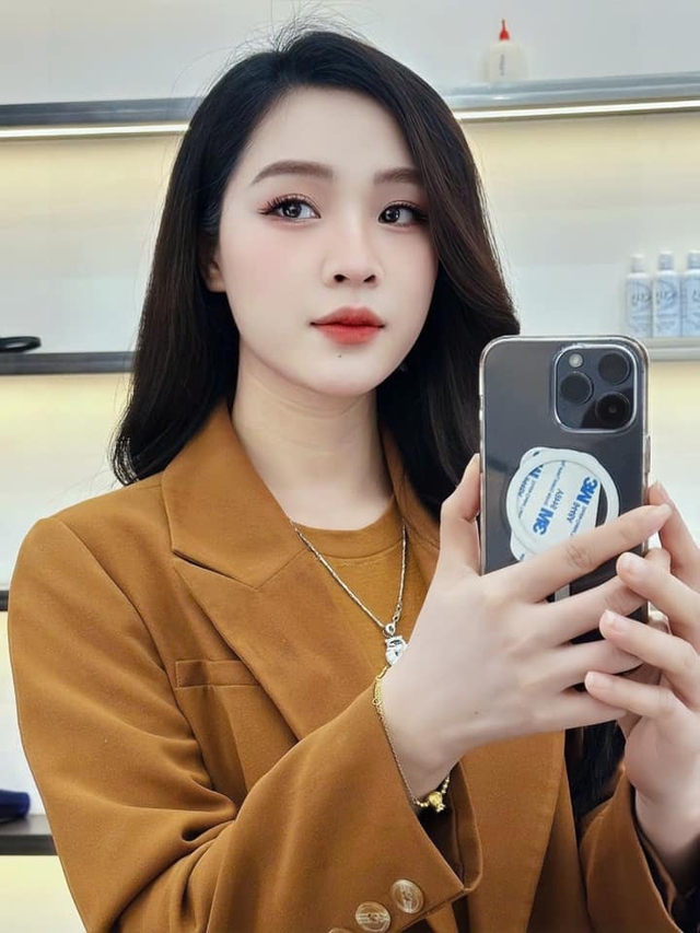 Beautiful Elementary School Teacher Captivates Netizens with Her Graceful Handling of Sensitive Situations 6 48122139530001812434640292668356306762780953n 17421817278401928901818