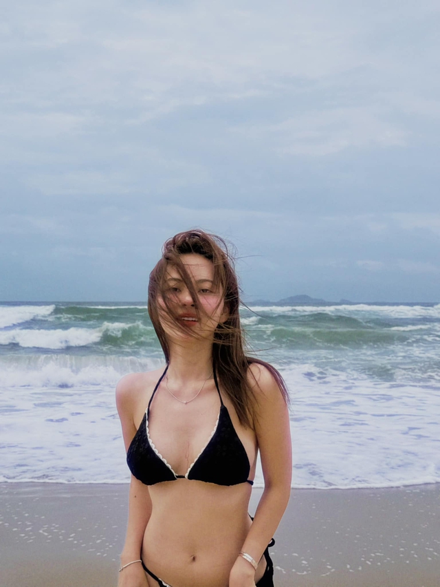 Hot Girl "In the Radiant Sky" Causes a Stir with a Series of "Eye-Popping" Photos 8 48151051112004382747728226805414504329982249n 174098842939187556368