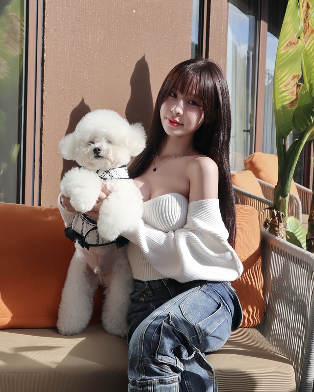 Hot Girl Tammy Phạm Shyly Shows Off Her Stunning Curves, So Much So That There's an AI 'Warning' 5 481886614184895219980356894453061885998157539n 1741143094047607218810