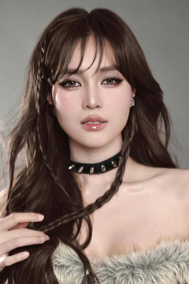 A Close Look at the Stunning Beauty of the Gem Girl Accompanying MU Lục Địa VNG 4 48487133612077809307152823508461926876293101n 17426142640601659377413