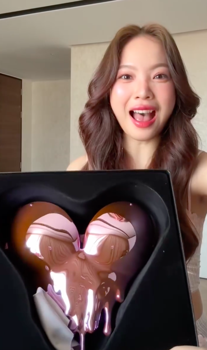 Girl Publicly Tests New Lingerie Live, Attracts 31 Million Views - Image 1.