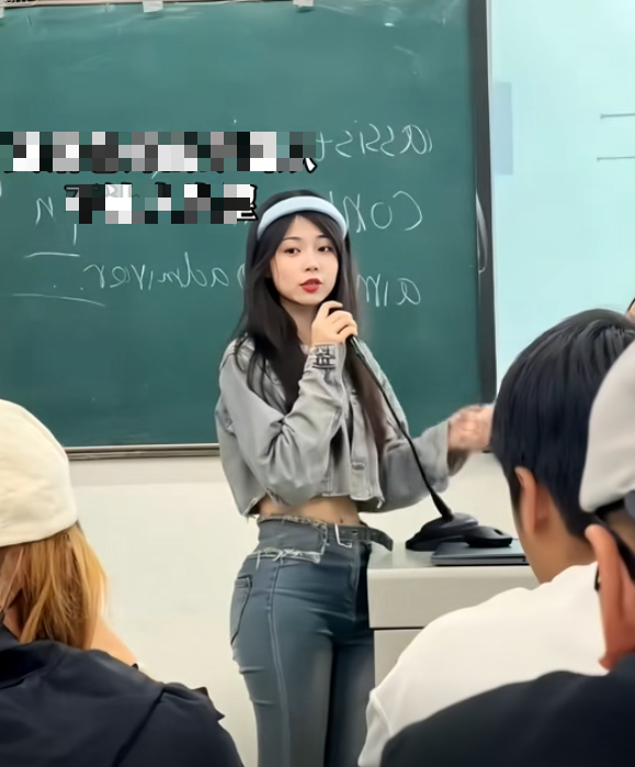 Only Appearing for 7 Seconds, the Beautiful Language Teacher Captivates Attention 2 edit screenshot 2025 03 06 161115 17412525169402144348107