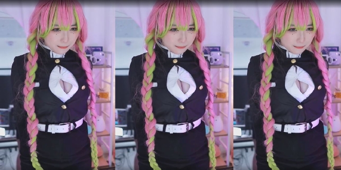 Button Pop Open on Stream Due to Oversized Bust, Female Streamer Shows Quick Reflexes 5 photo 1 16481083385441498189976