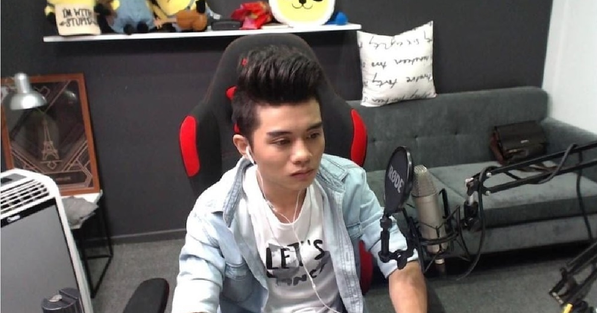 Showing off a romantic video with a hot girl, the male streamer makes 500 single guys "scream" 1 photo 1741057811524 1741057811923227719358