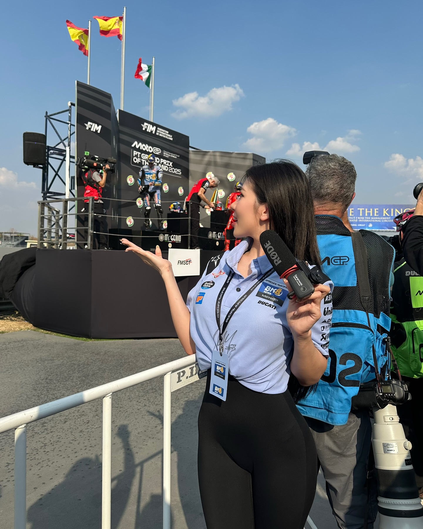 Girl with Millions of Followers Creates a Stir, Shows Off Her Stunning Curves Next to the Race Track 1 photo 1741246786320 17412467866311728455617