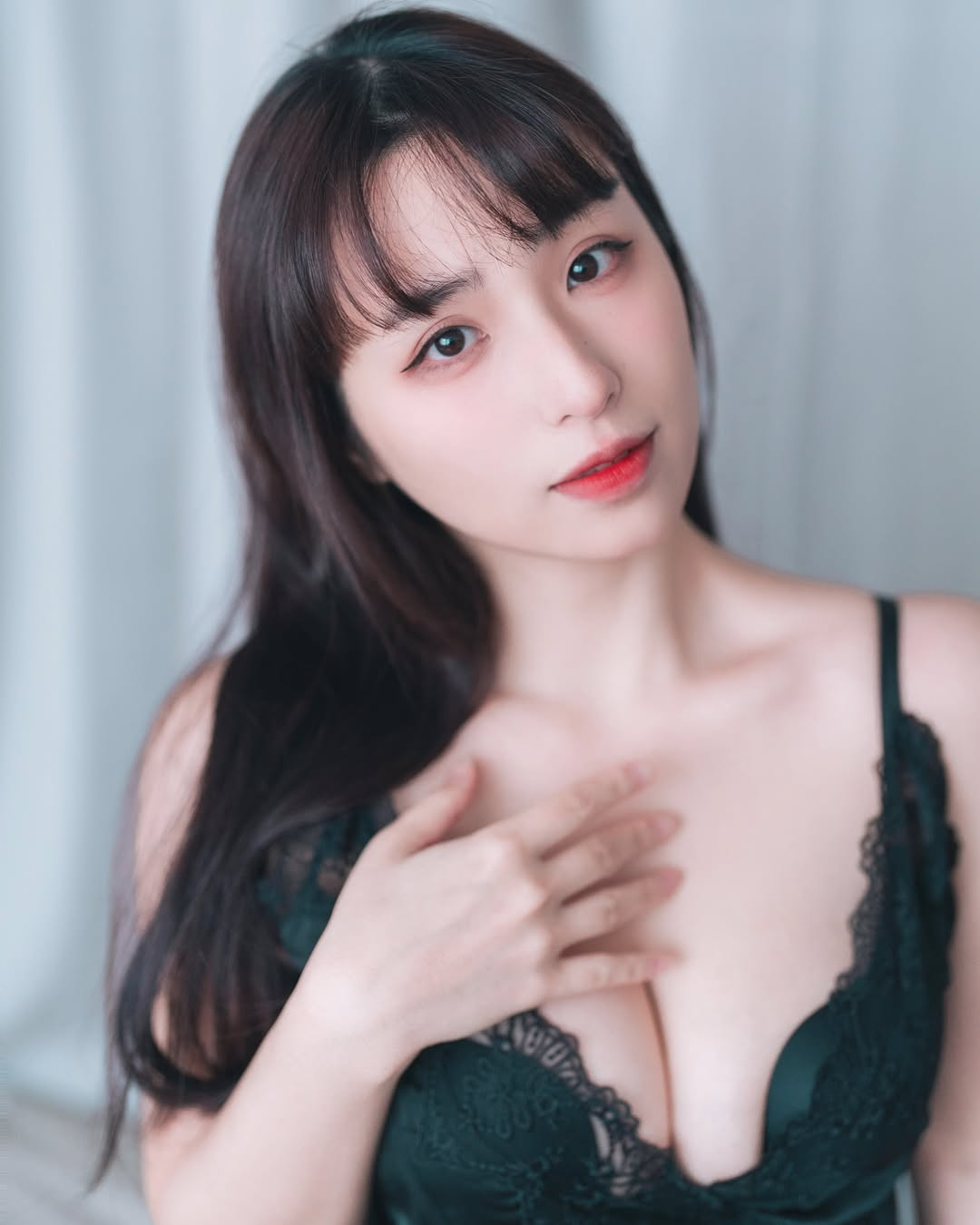 Criticized for Her Artificial Bust, Female Streamer Hits Back with Unconvincing Evidence 6 photo 1741853353154 17418533534991575310650