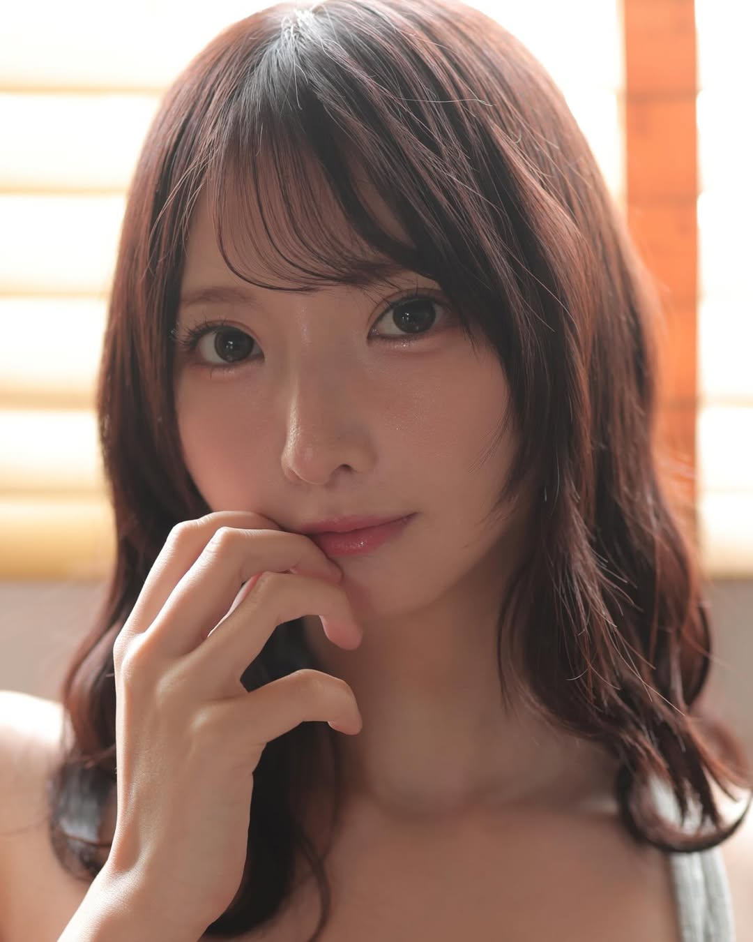 Another Late Debutante, Yua Mikami's Beauty and Allure Stand Out 2 photo 1742266598978 17422665995411429827613
