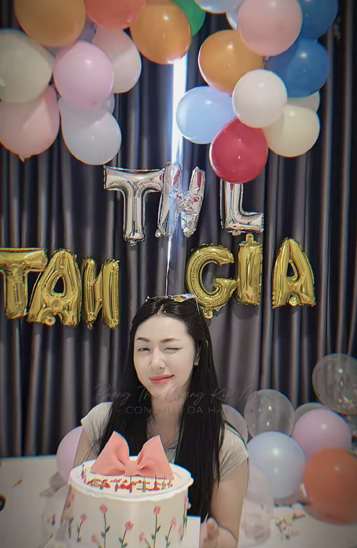 Tran Ha Linh Goes Viral with New Clip, Gamers Captivated by Every Move 2 photo 1742783559281 1742783579849136833804