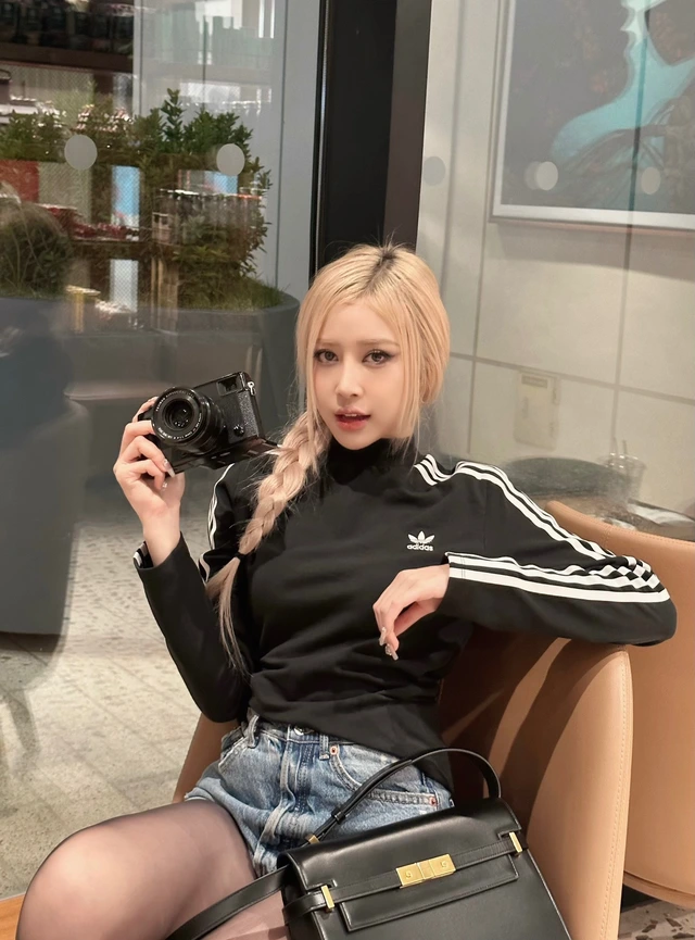 Vietnamese 'Rosé' Joins the Bikini Race, Just as Hot as Her Best Friend Ciin 2 photo 1742958498535 1742958498962498428123