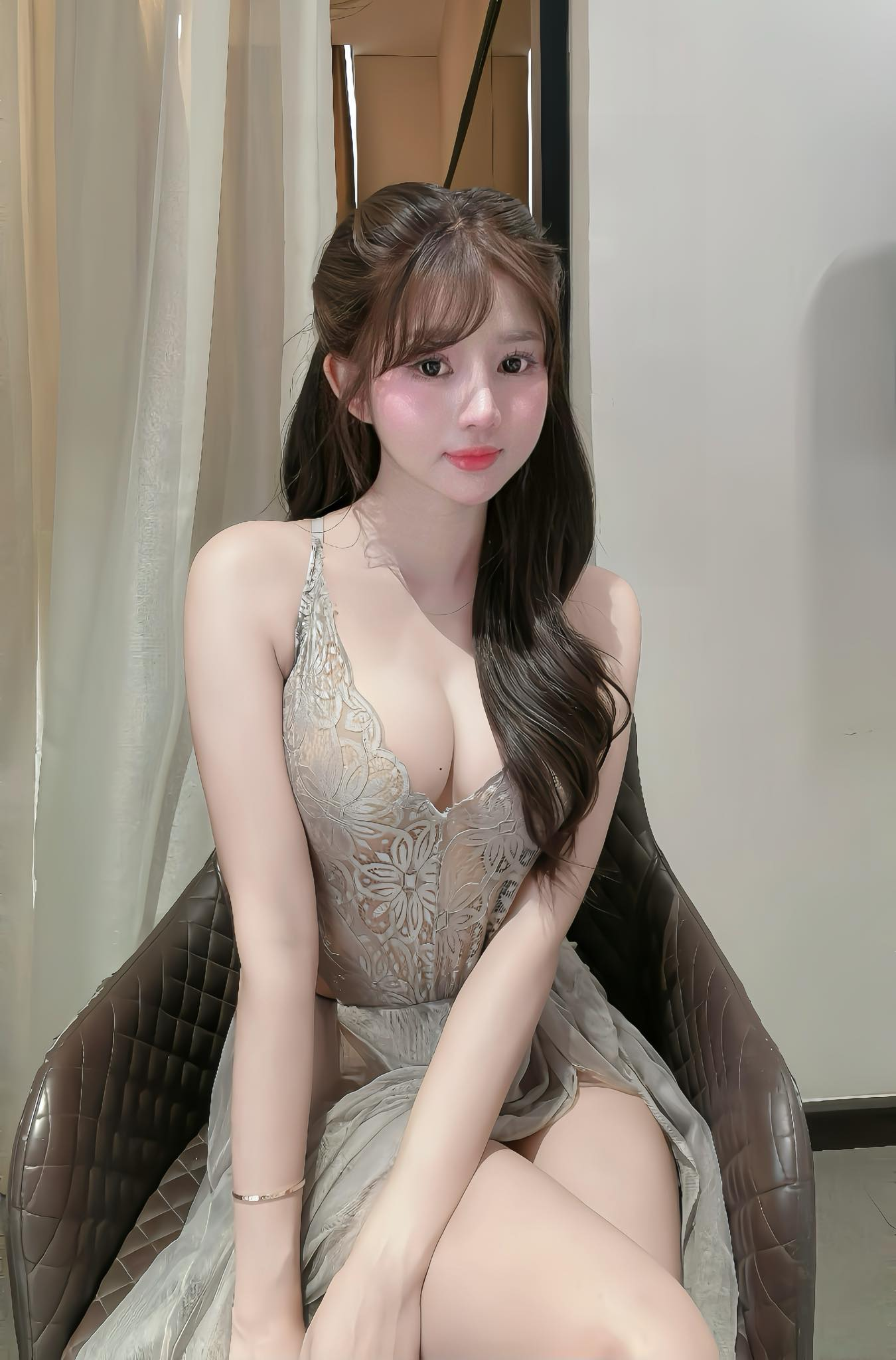 Stunned by the Hot, Surreal Figure of the Hot Girl Transforming into a Japanese Girl 1 photo 1743239534298 17432395354101055498488