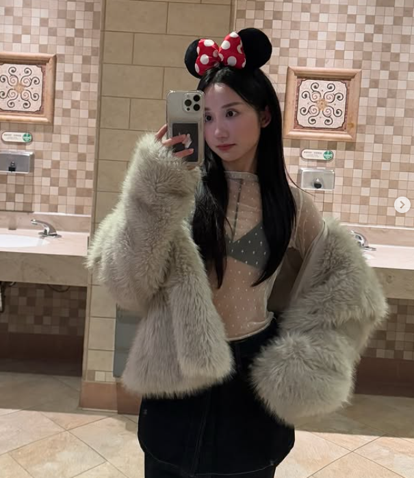 Mina Young Confidently Wears Sheer Fashion with Subtle Actions 6 screenshot 2025 03 07 153620 17413399785021024658581