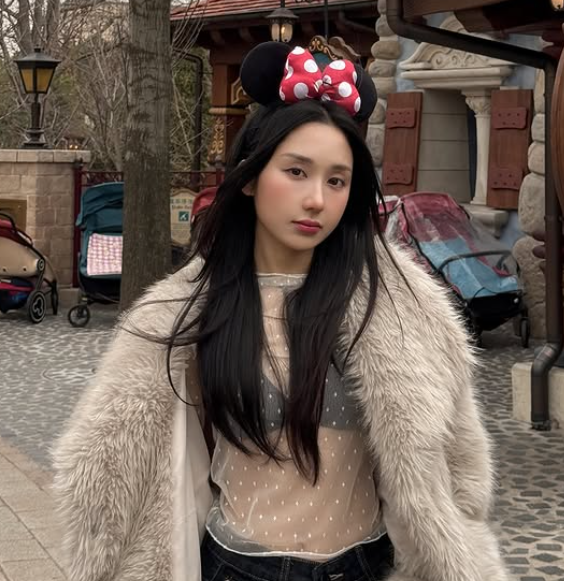 Mina Young Confidently Wears Sheer Fashion with Subtle Actions 4 screenshot 2025 03 07 153629 174133997845738096850