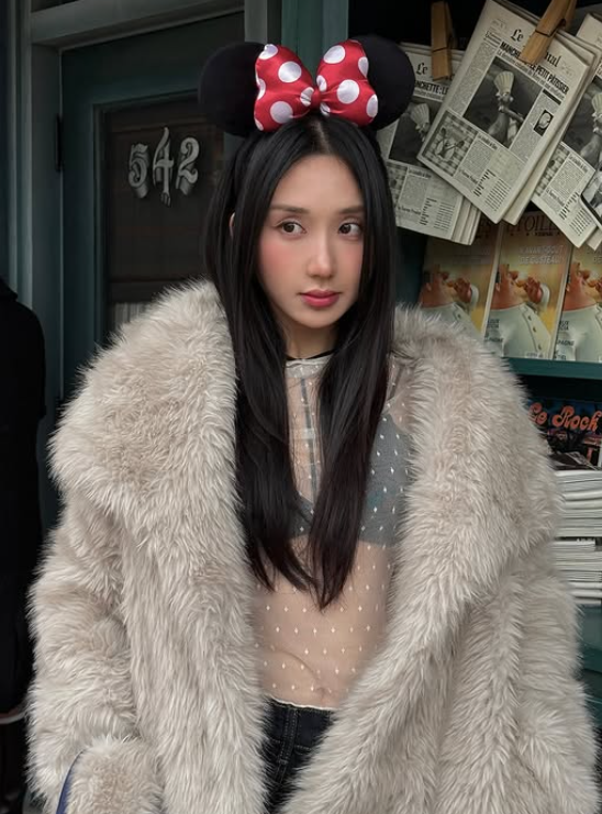 Mina Young Confidently Wears Sheer Fashion with Subtle Actions 5 screenshot 2025 03 07 153638 17413399782681386444765