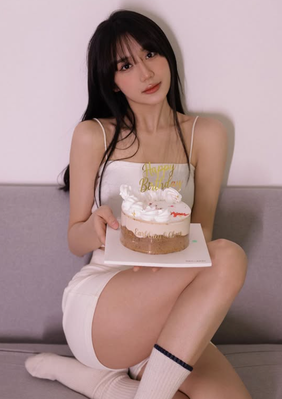 Mina Young Confidently Wears Sheer Fashion with Subtle Actions 1 screenshot 2025 03 07 163223 17413399553851996069032