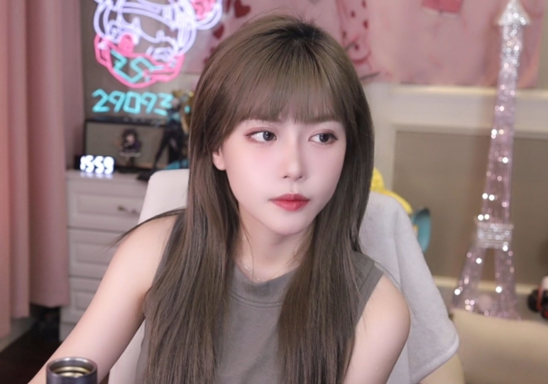 Female Streamer Makes Outrageous Request on Stream, Viewers Appalled by Its Excessiveness! 1 1744018846564523279578 1744022928587 1744022929000819144335